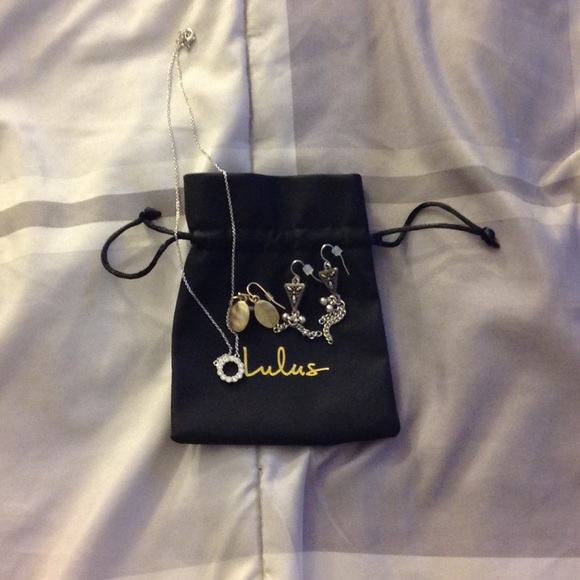 *4/$20💚 Necklace and Earrings - Picture 2 of 2